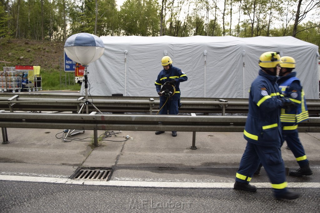 VU Gefahrgut LKW umgestuerzt A 4 Rich Koeln Hoehe AS Gummersbach P132.JPG - Miklos Laubert